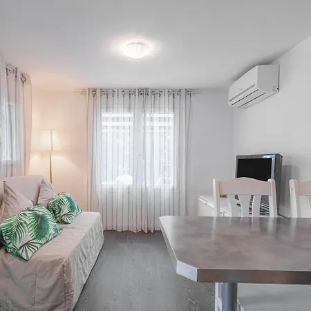 Joli * Roquebrune-sur Argens